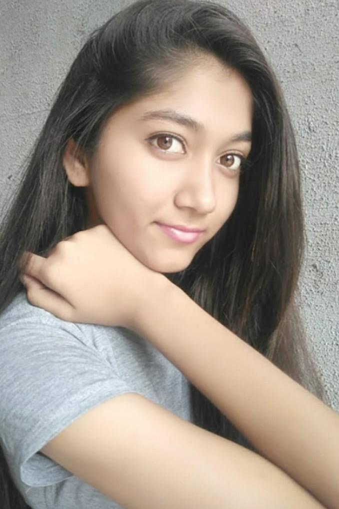 Akanksha Puri Profile Pic