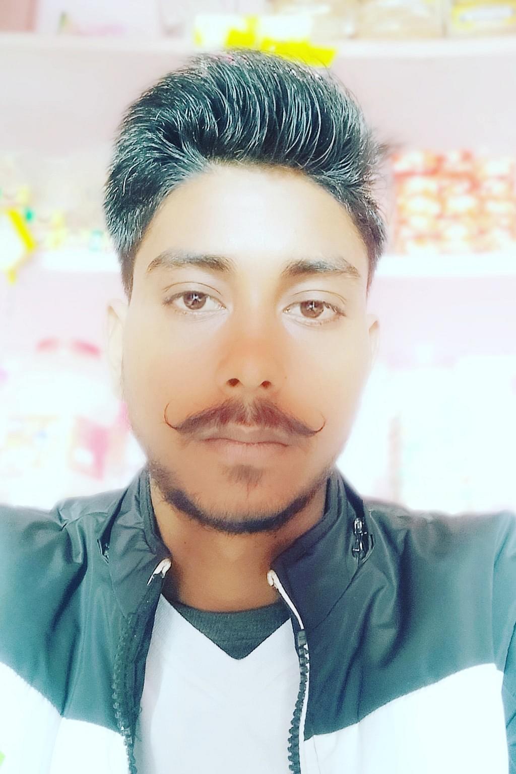 Gulshan Thakur Profile Pic
