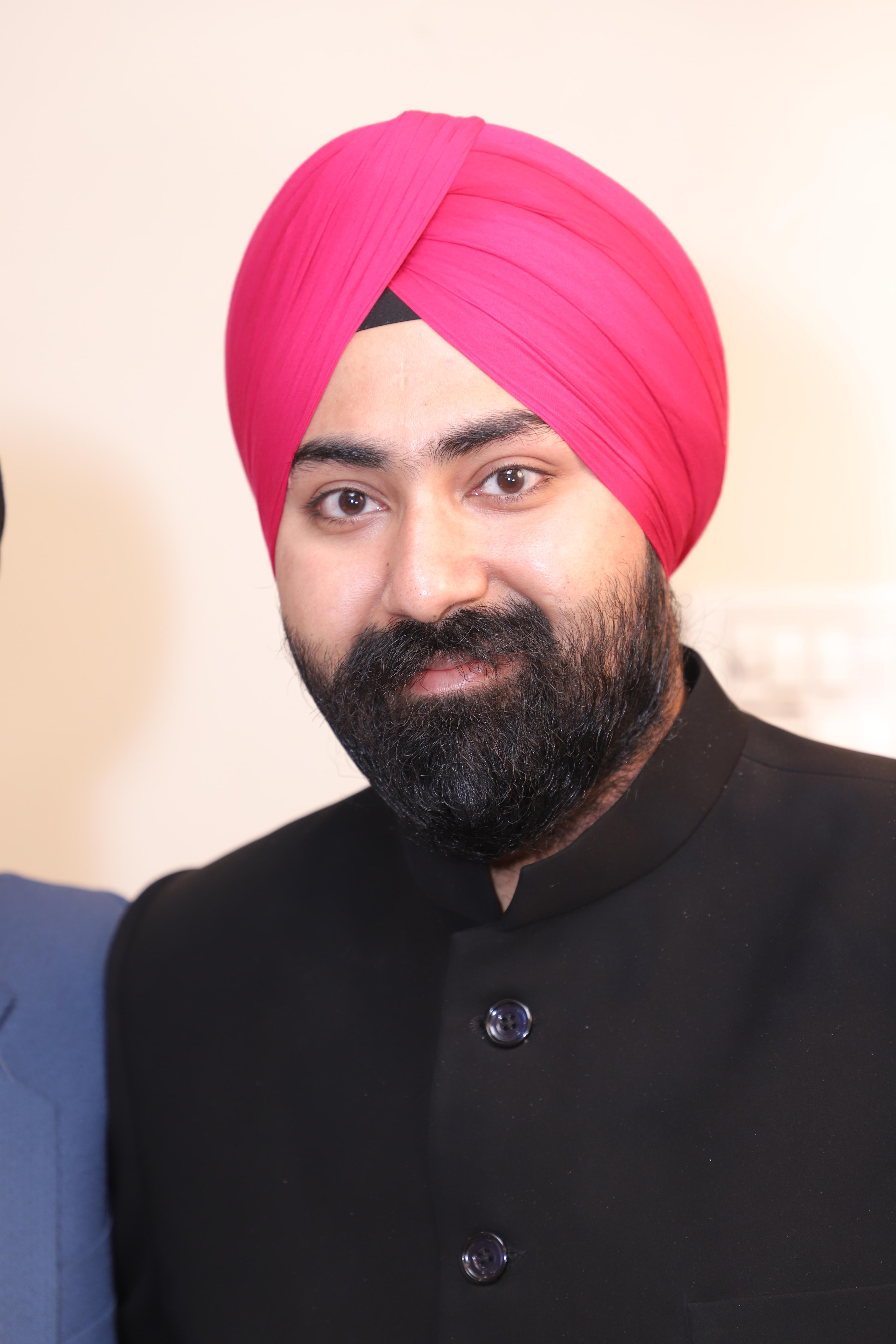 Angad Bhatia Profile Pic